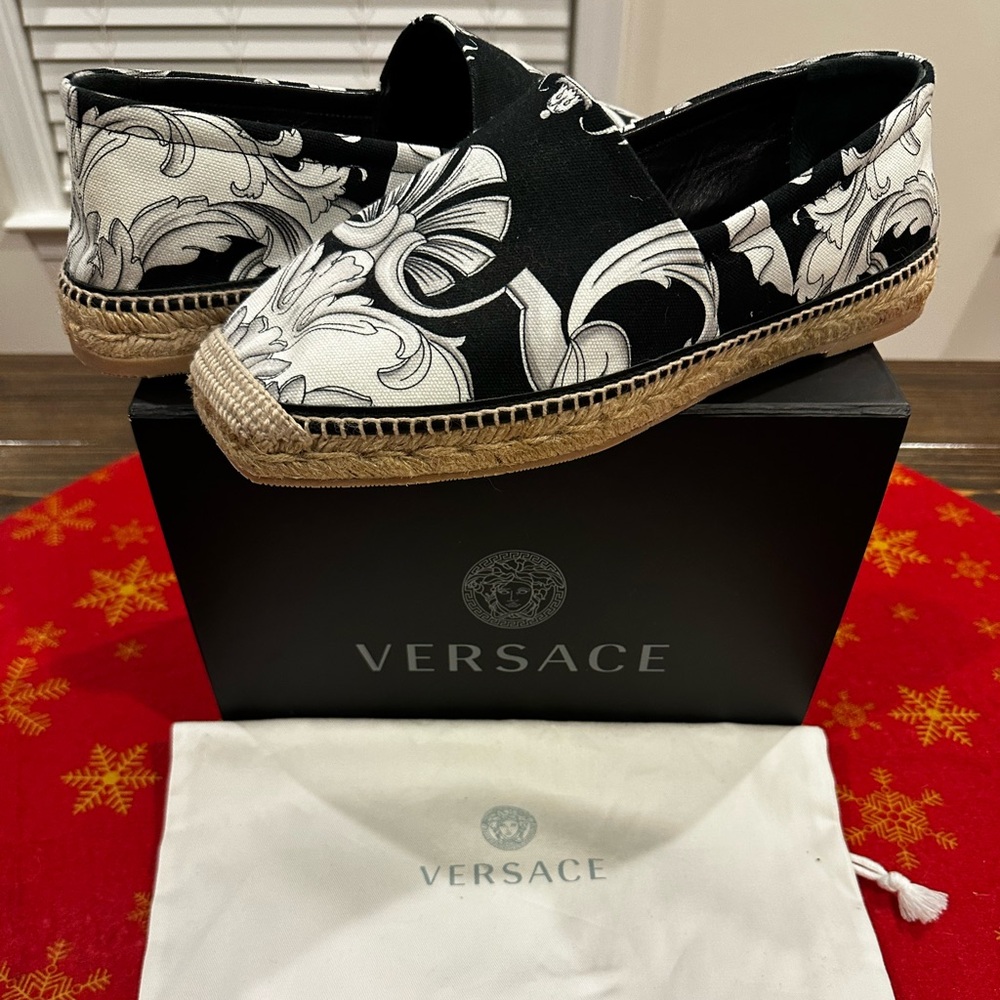 US 10 NEW $550 VERSACE Men's Black White BAROQUE PRINT Espadrilles - never worn